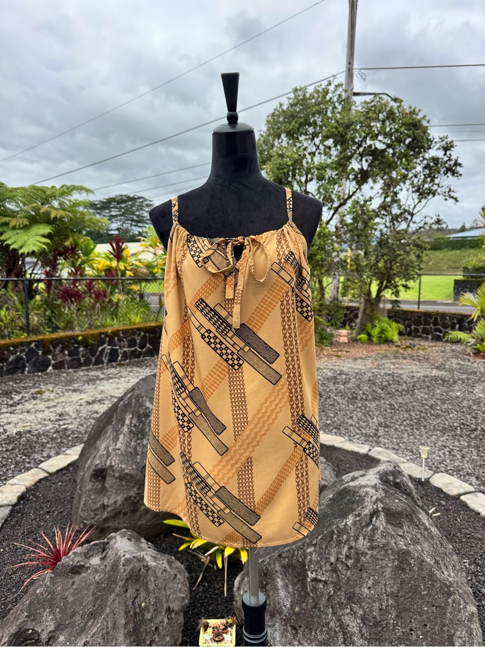 Designs by Kamohoalii Hawaiian NWOT Rayon Tie Front Cami Tank Top Size Large